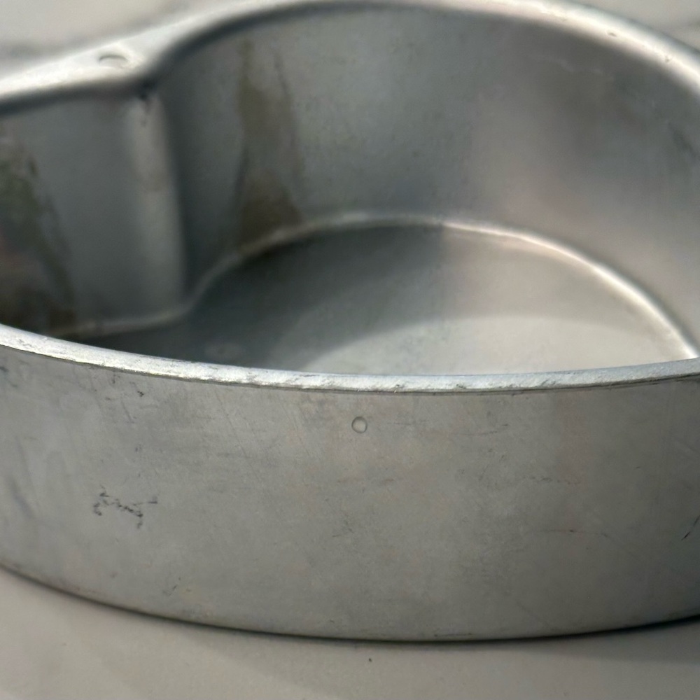 Wilton Aluminum Heart Shaped Cake and Pan Home Baking - Picture 3 of 4